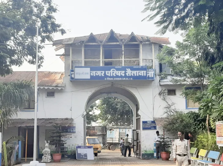 सैलाना में बुलडोजर कार्रवाई पर कोर्ट का स्टे, 15 दुकानदारों को आखिरी वक्त में मिली राहत